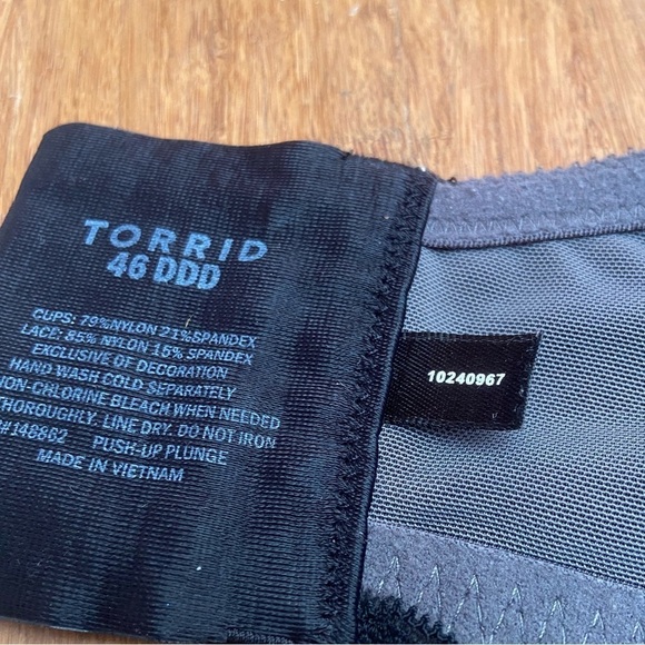 Torrid 46DDD Smoothing Push Plunge Up & Push Plunge Bras Lot Of 2 Black Gray - Picture 16 of 16